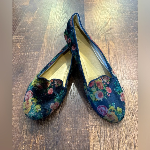 Abound Shoes - Abound blue velvet floral round toe flats